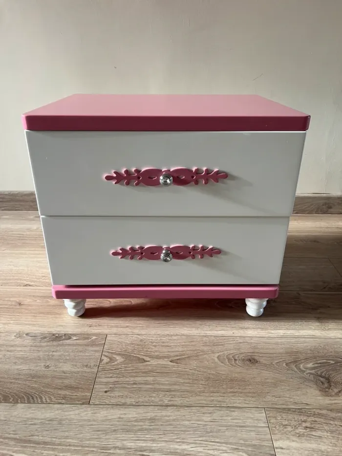 commode rose et blanc