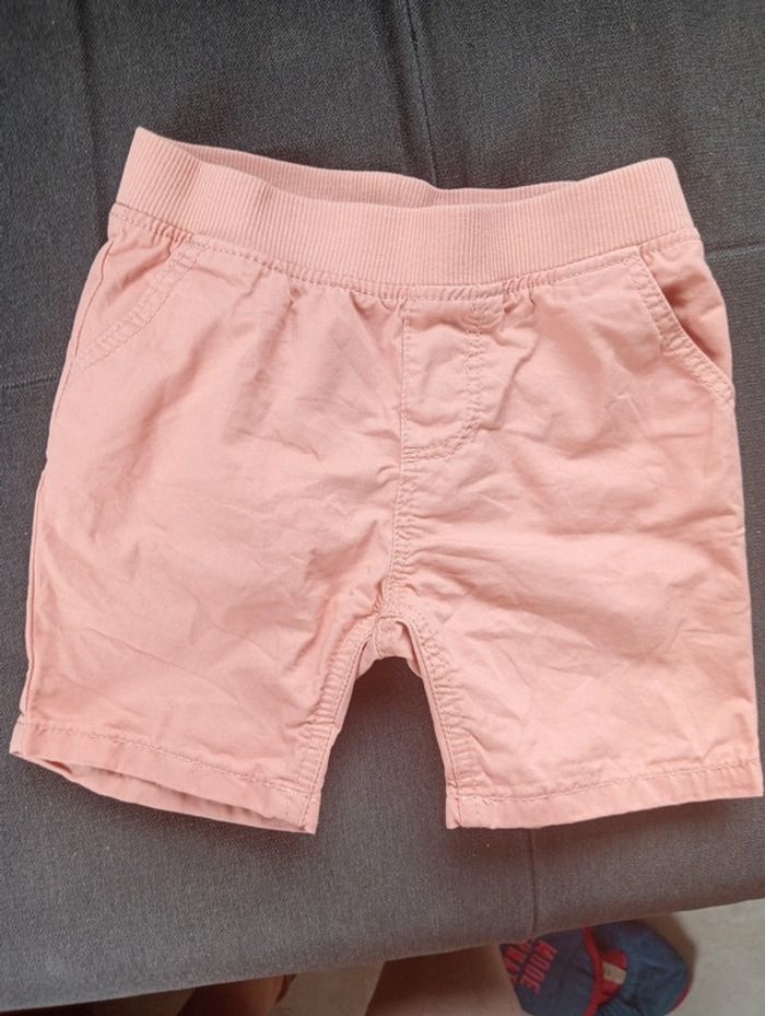 Short 18 mois neuf