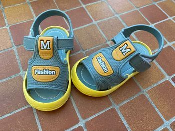 Sandales d’été, taille 18-24 mois