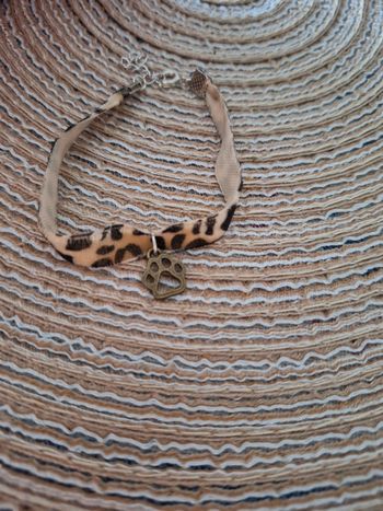Bracelet en tissu léopard avec patte de chat
