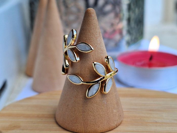 Bague Ouverte réglable en feuille Doré minimaliste, feuille en nacre blanche, feuille de Dainty - photo numéro 3