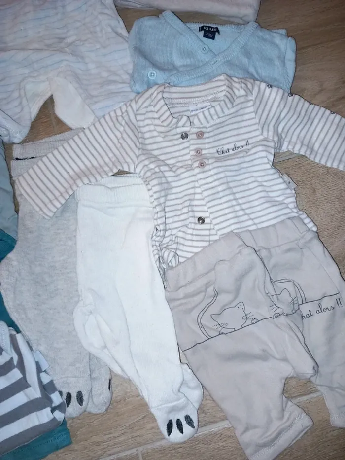 Lot 31 vêtements bébé garçon 0 mois naissance - photo numéro 3