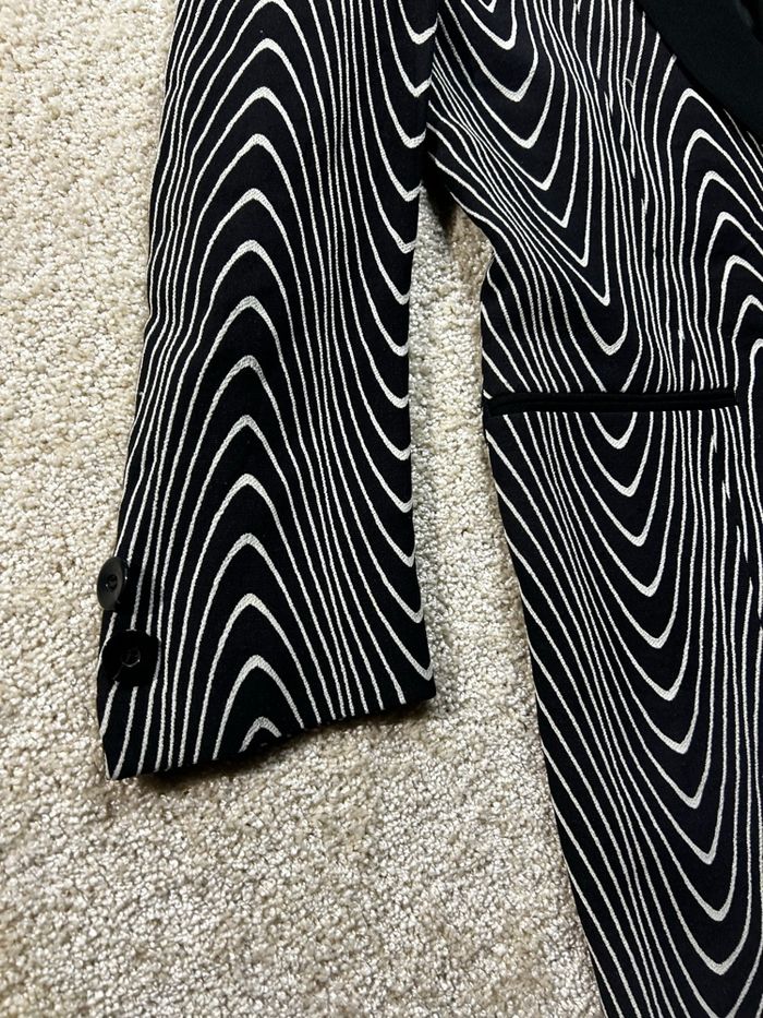 🖤🤍 BLAZER LONG ZÉBRÉ – TAILLE 38 FEMME – VINTAGE & ULTRA CLASSE 🤍🖤 - photo numéro 3