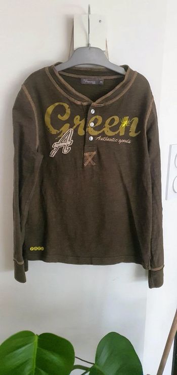 T-shirt manches longues. 10 ans