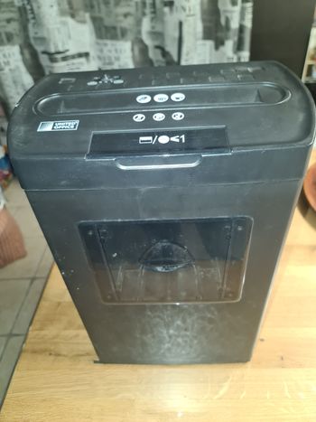 Destructeur/Broyeur de documents/Cartes de la marque United Office,
