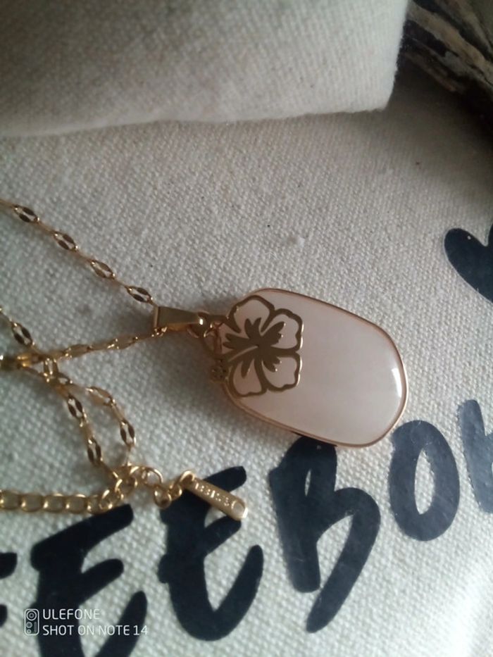 Collier pierre de lune orangée et fleur hibiscus en acier inoxydable - photo numéro 2