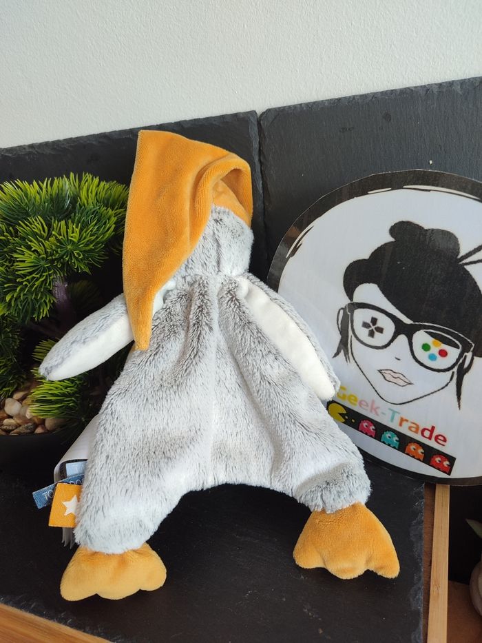 doudou pingouin manchot tao tape à l'oeil gris blanc jaune moutarde orange 3190 - photo numéro 2