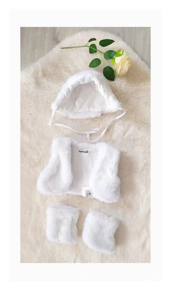Ensemble hiver naissance bonnet + gilet sans manches + bottillons en fausse fourrure
