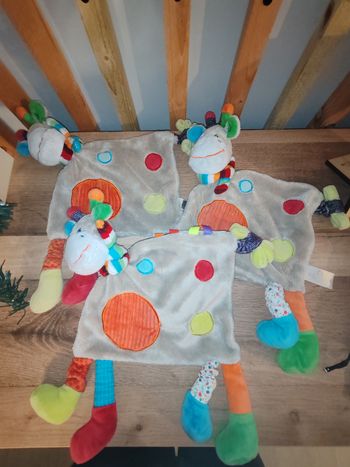 3 girafes simba toy plates colorées