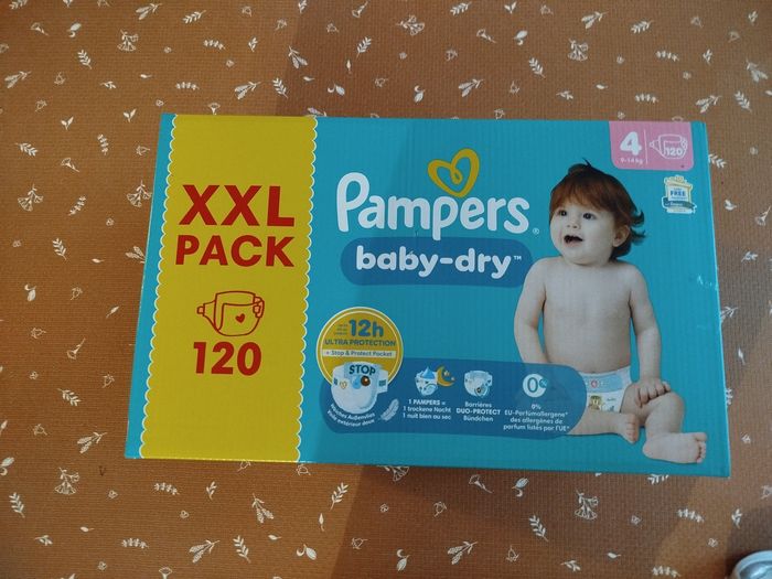 Carton 120  couches Pampers Baby dry taille 4 Neuf