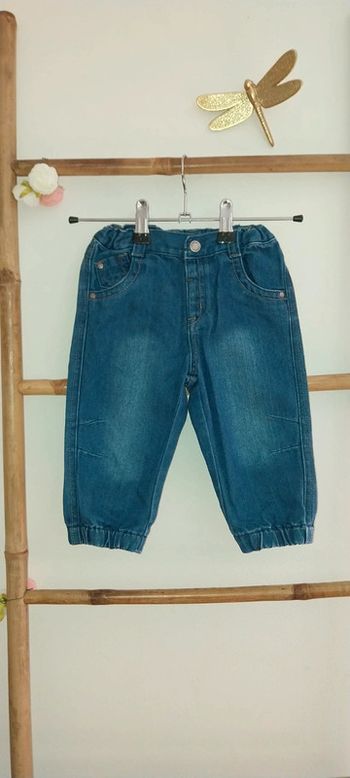 Jean baggy bleu très bon état 18 mois