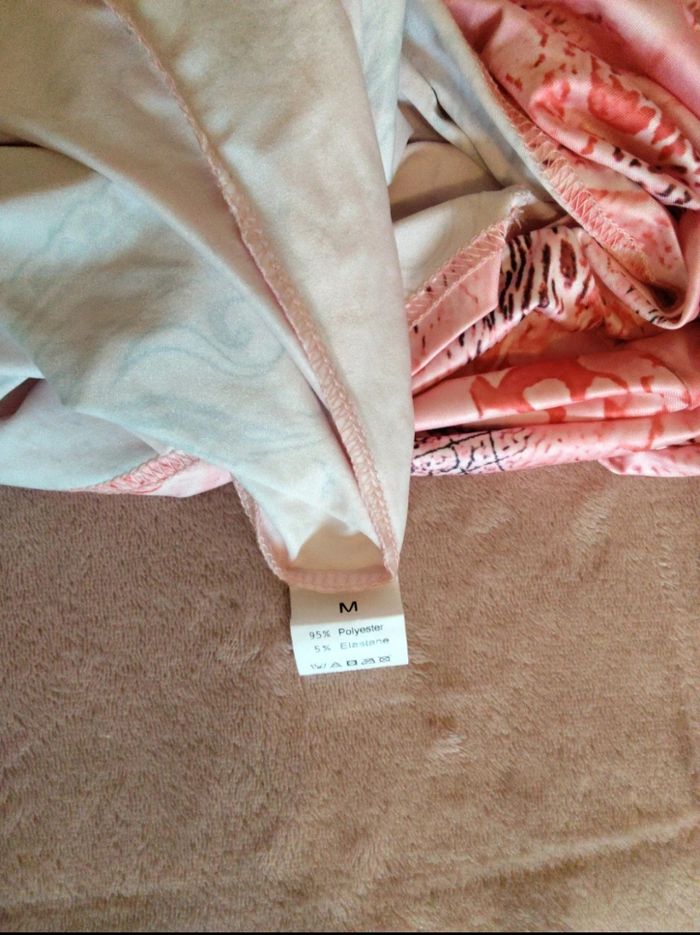 Robe de soirée rose dos nu papillons – Taille M – Neuve - photo numéro 3
