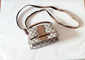 Sac a main marron style monogramme