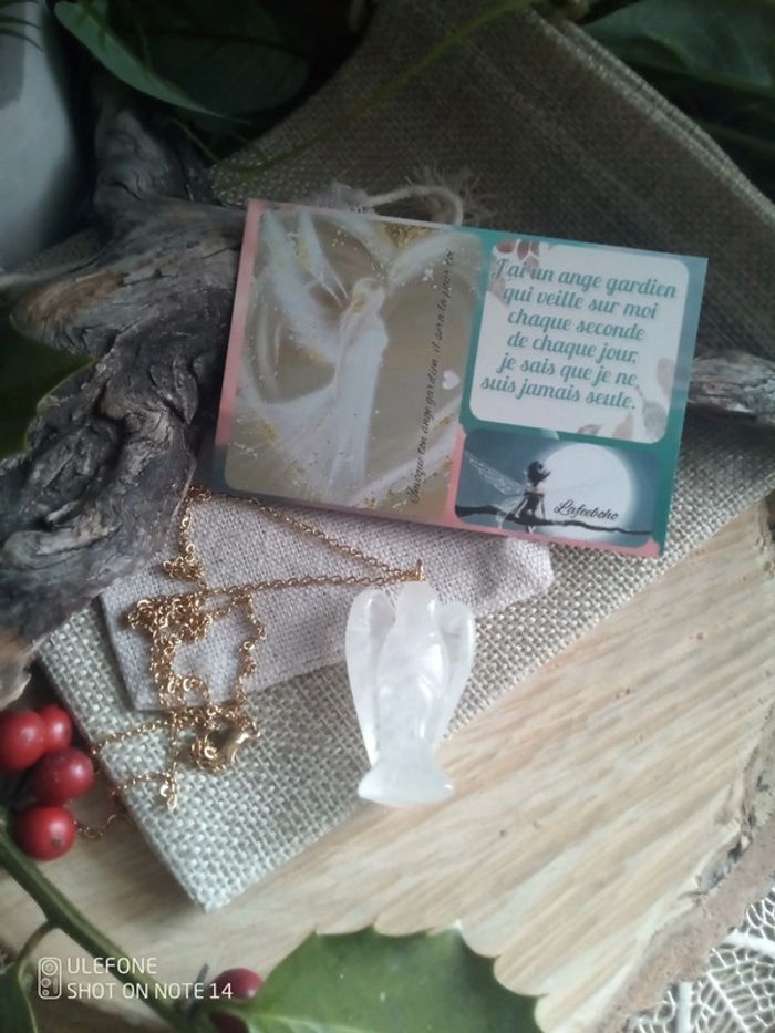 Collier ange en pierre de cristal de roche + carte