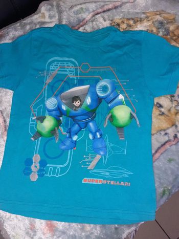 T-shirt disney store