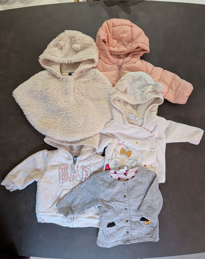 Lot vestes/manteaux/doudounes fille 3 mois