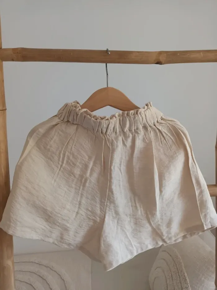 Short beige fluide taille élastique réglable 7 ans neuf avec étiquette 🏷 - photo numéro 3