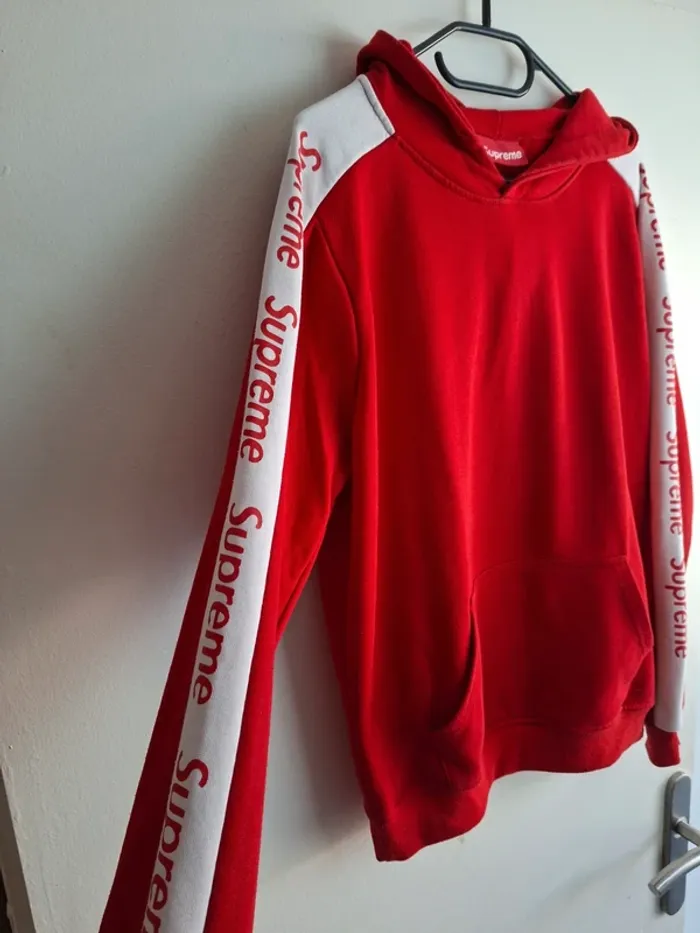 Sweat à capuche Supreme rouge – Taille L – Made in Canada - photo numéro 6