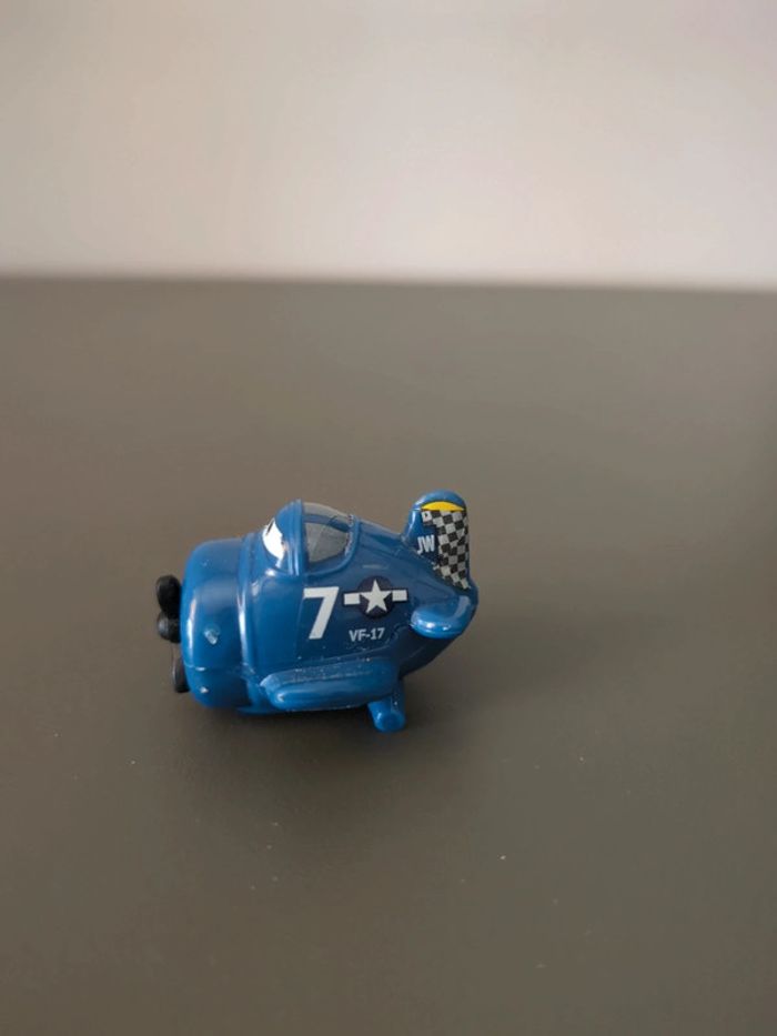 avion cars disney - photo numéro 2