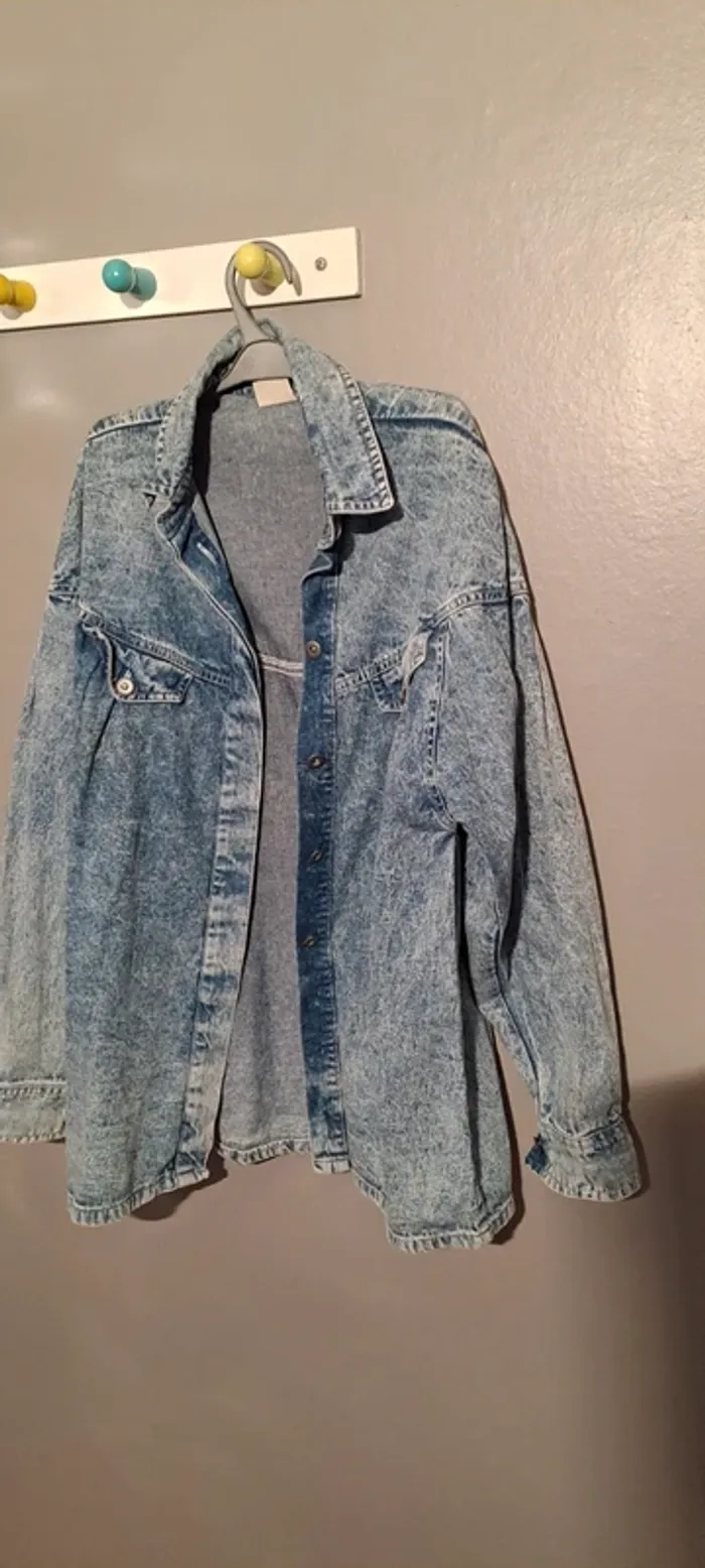 Chemise jean bleue foncée - Marque 3 Suisses - Taille 34/36 - Très bon état. - photo numéro 2