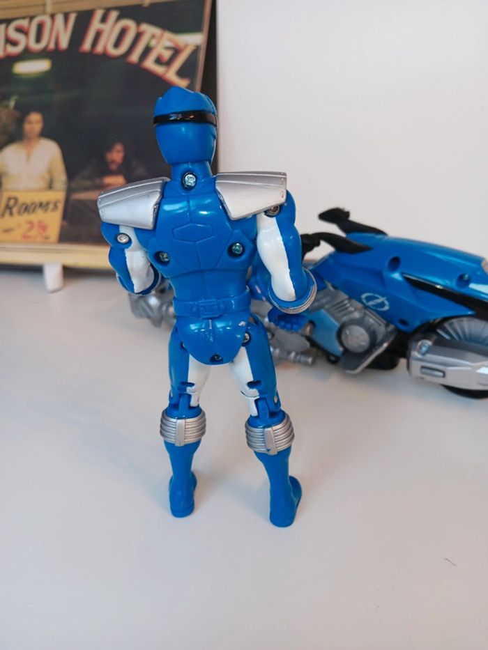 Figurine et sa moto vintage Bandai 2006 Power Rangers opération overdrive moto 25cm fig 14cm - photo numéro 2