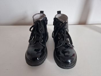 Boots en cuir verni noir