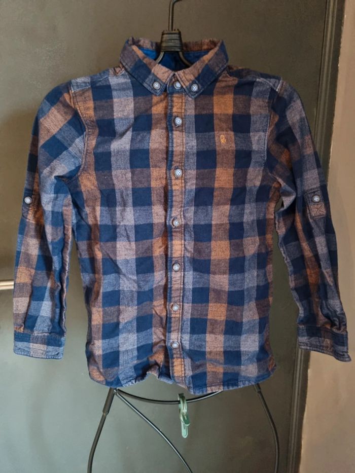 Chemise à carreaux bleue et marron