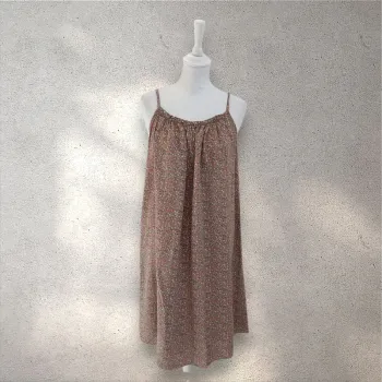 Robe longue fluide oversize à bretelles et motifs fleuris taille unique