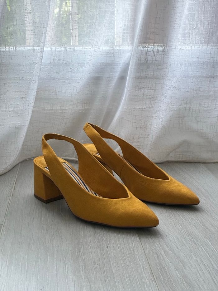 Escarpins jaune moutarde à talon bloc – 38