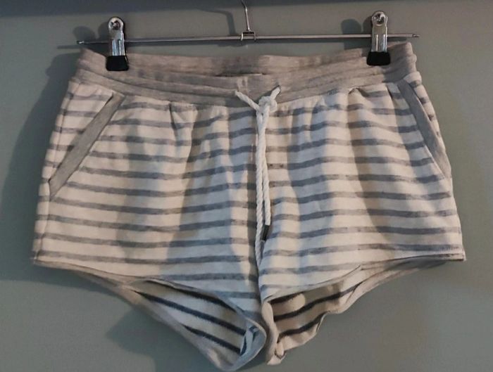 Lot 2 shorts été taille S - photo numéro 9