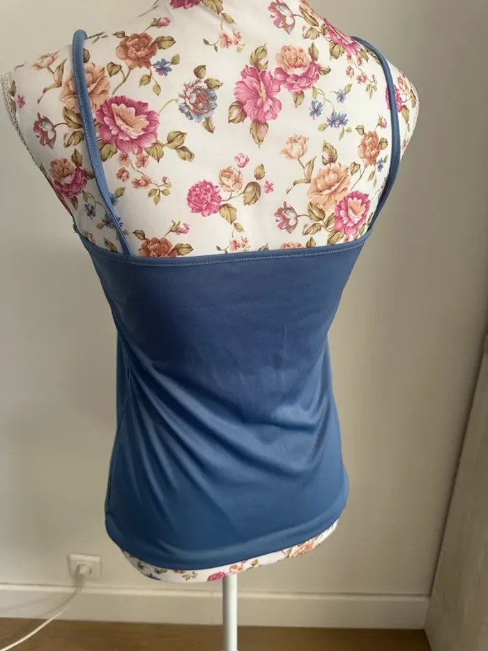 Débardeur d’un magnifique bleu - photo numéro 3