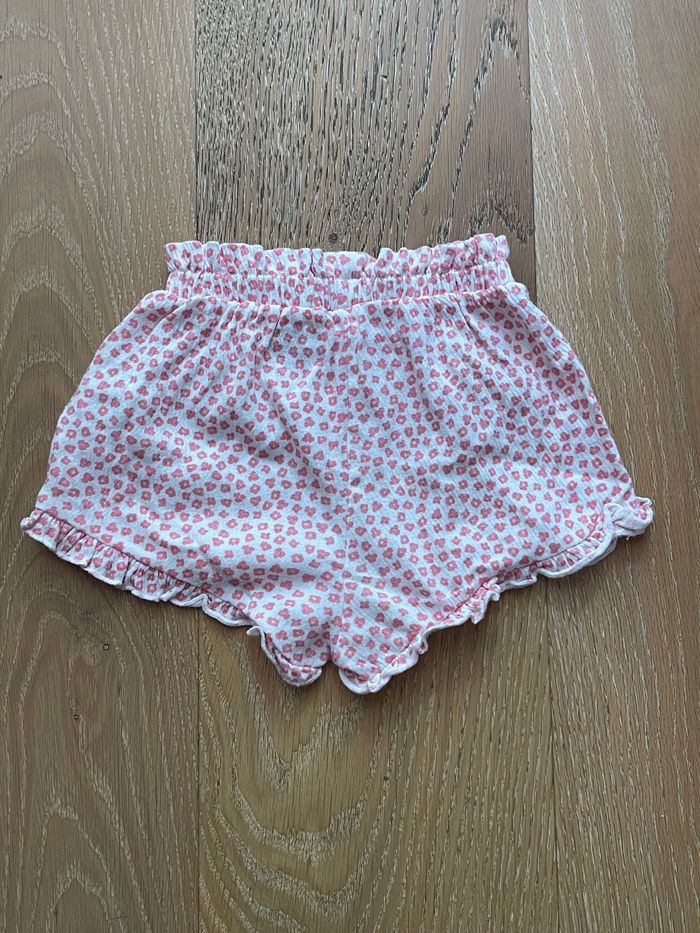 Kiabi short rose et blanc 9 mois