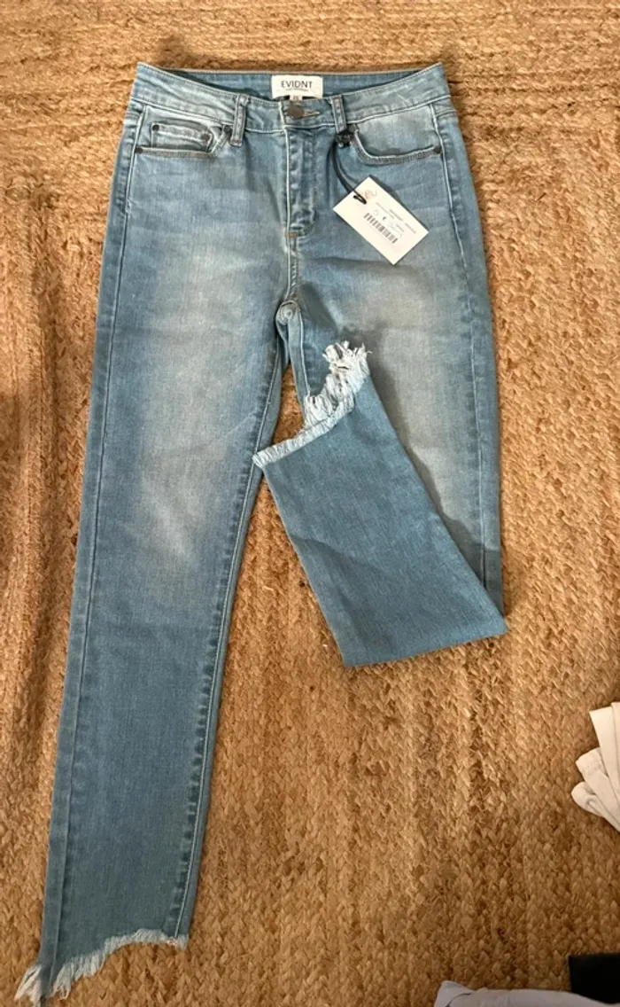 Jeans evidnt Los Angeles - Coupe droite/skinny avec ourlet effiloché