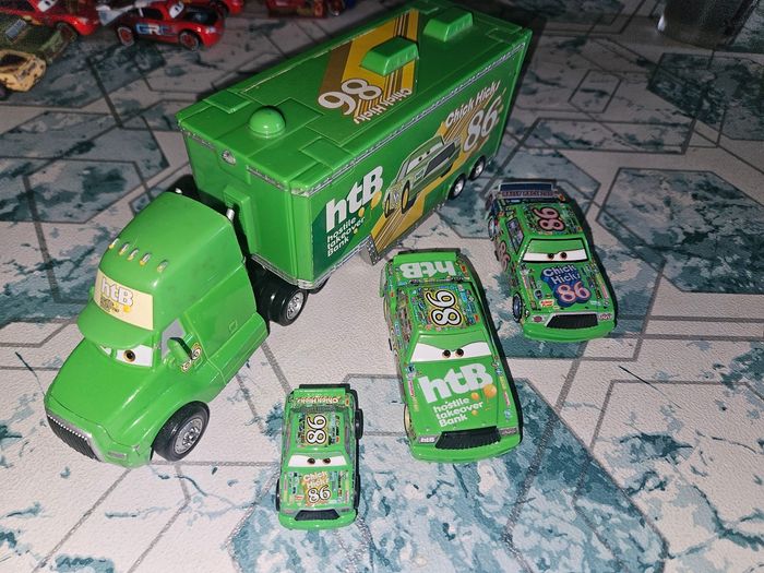 Disney Pixar Cars véhicule Camion Transporteur chick hicks 86 + voitures