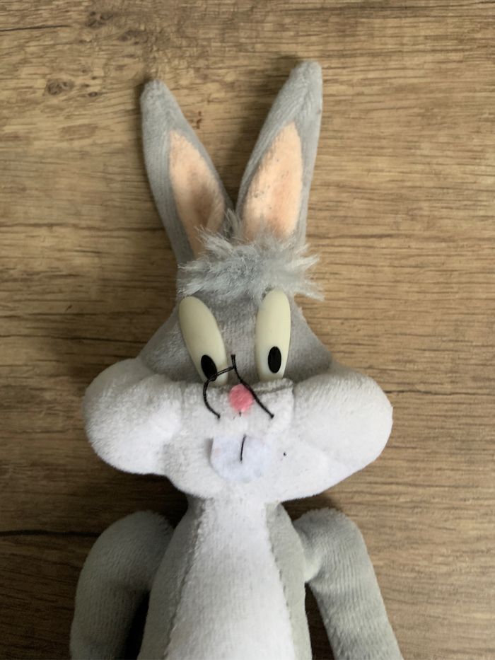 Peluche Bugs Bunny hauteur 30 cm - photo numéro 2
