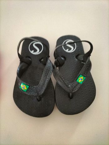 Claquettes neuves taille 22