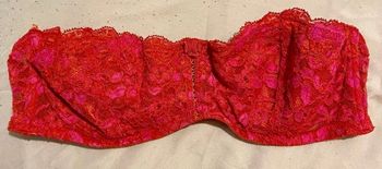 Soutien gorge sans bretelles couleur rouge dentelle 85b