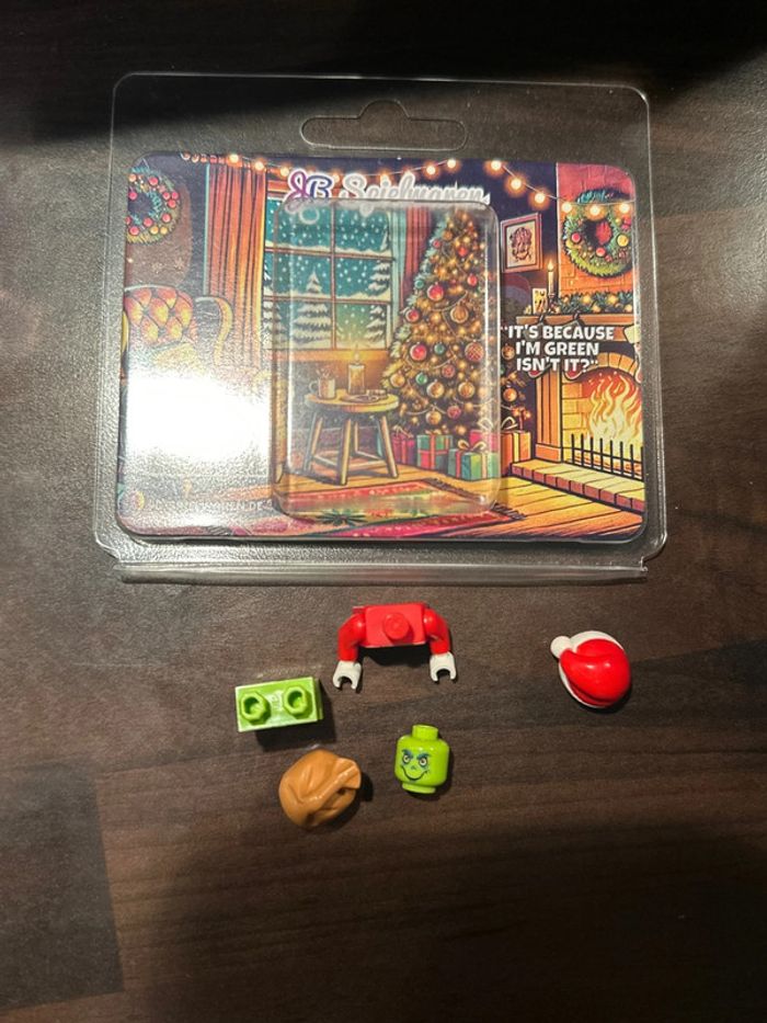 Figurine custom lego the Grinch X-Mas, JB Spielwaren. - photo numéro 4