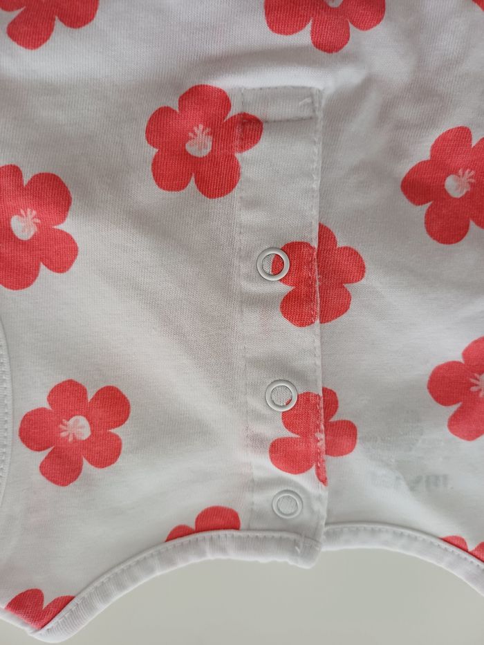 Combishort neuve taille 9 mois - photo numéro 7