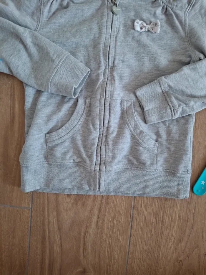 Sweat à capuche zippé Vertbaudet 6 ans très bon état - photo numéro 5