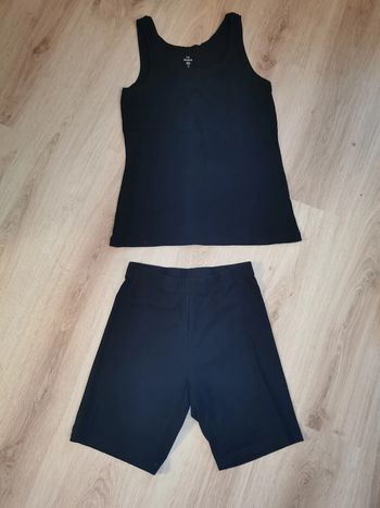 Ensemble de sport short et débardeur noir