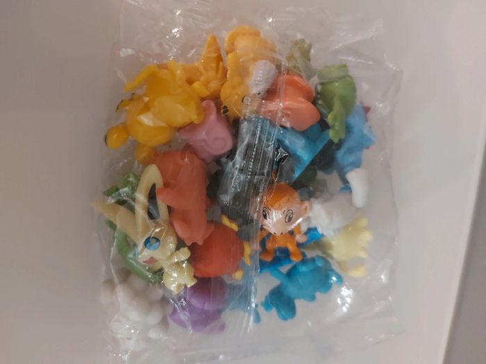 Lot pokeball + 24 figurines pokémon neuf - photo numéro 4