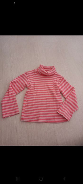 Col roulé rayé rose