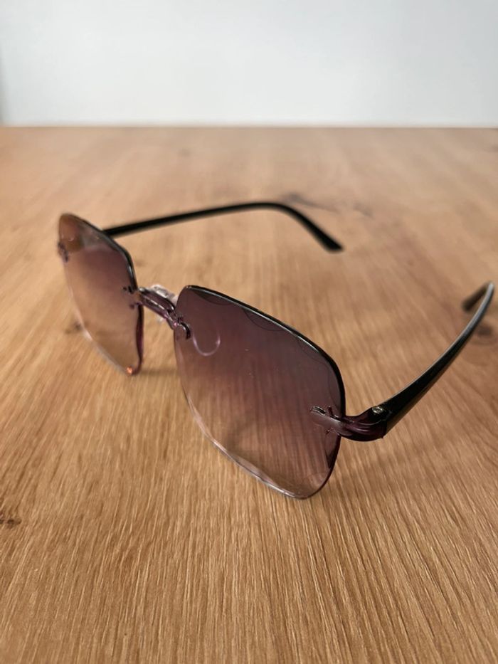 Lunettes de soleil tendances femmes neuves