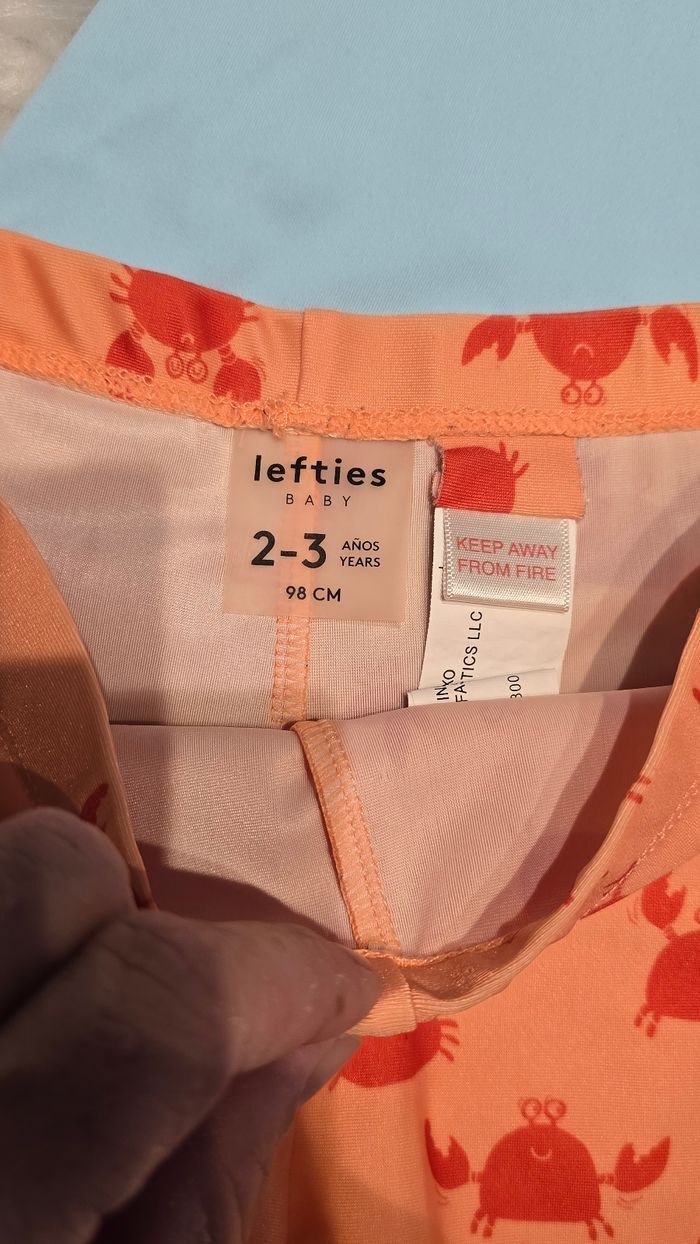 Neufs (non portés)💙😍🤩  superbe ensemble maillot uv et short de bain 3 ans garçon 💙😍🤩 - photo numéro 4