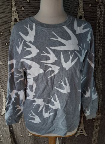 Sweat gris avec hirondelles blanche taille S mixte