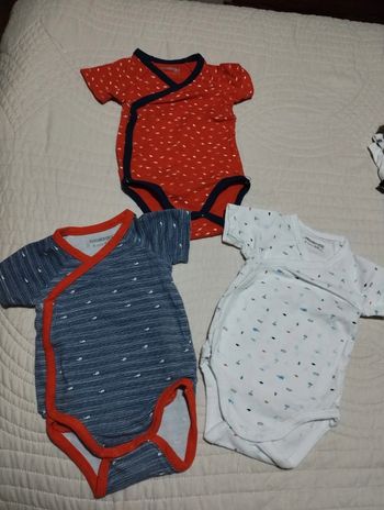 Lot de trois bodies manches courtes