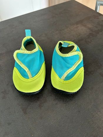 Chaussons aquatiques 24