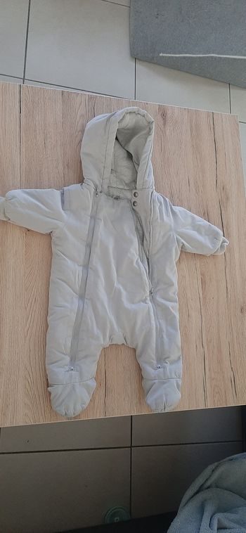 Combinaison 3 mois avec pied