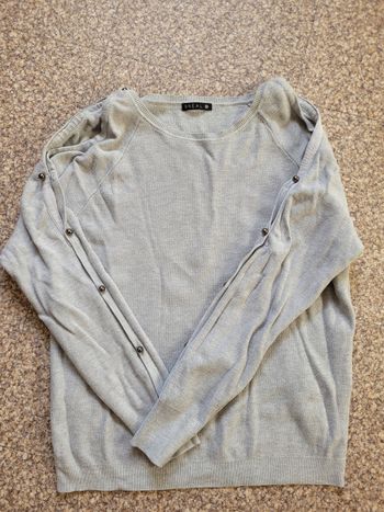 Pull avec épaules dénudées
